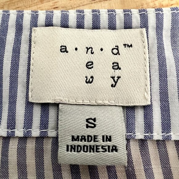 A New Day Womens Blue White Striped Short Sleeve Cropped Blouse Top Size Small - Picture 8 of 9